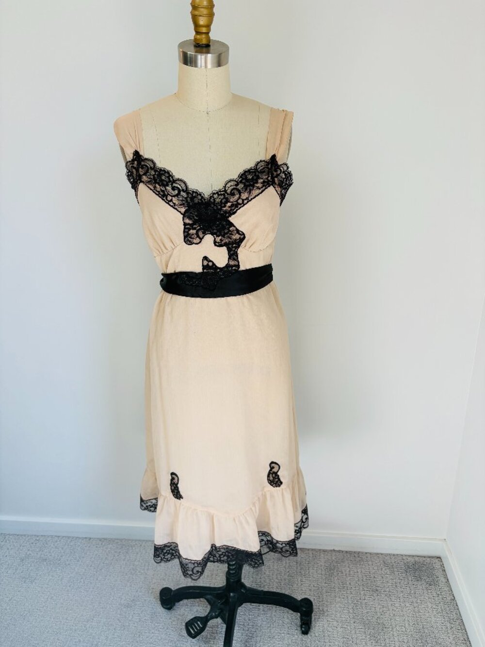 ✨ Vintage Y2K Hot Kiss Midi Dress - Small ✨